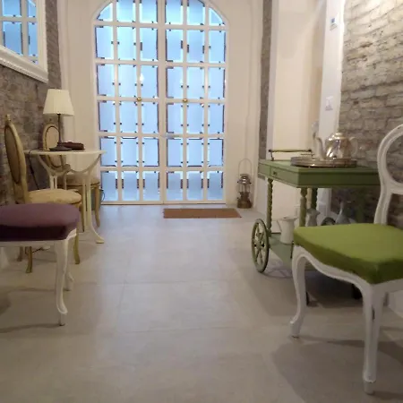 Ariediparma - Rooms&apartments Affittacamere 4*